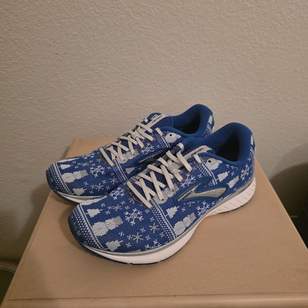 Brookes Revel 3 Run Blue Patterned Athletic Shoes with Snowflake & Snowmen Knit